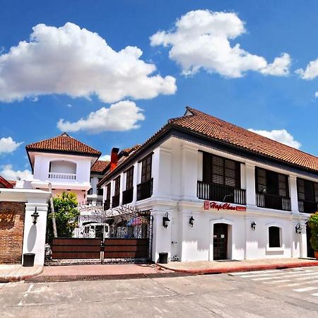Vigan Plaza Hotel Esterno foto
