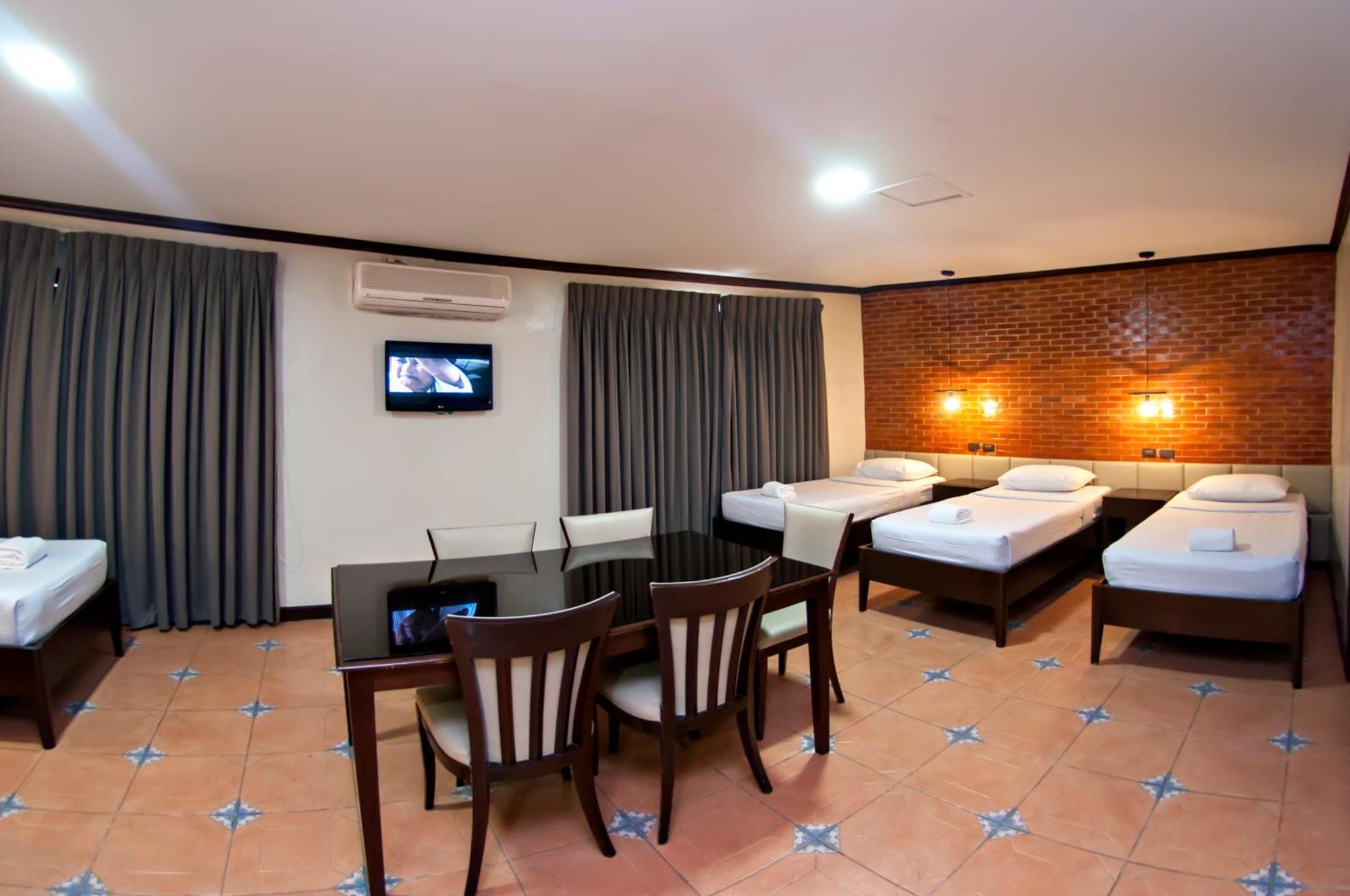 Vigan Plaza Hotel Esterno foto