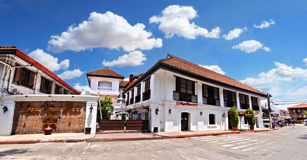 Vigan Plaza Hotel Esterno foto
