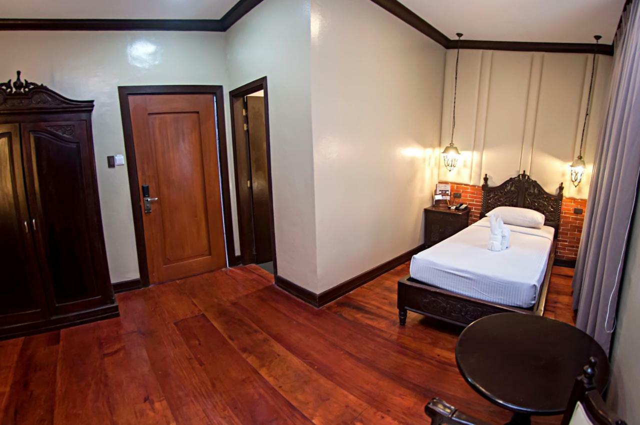 Vigan Plaza Hotel Esterno foto