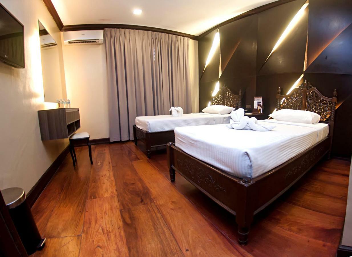 Vigan Plaza Hotel Esterno foto