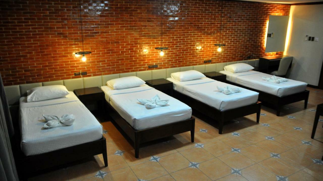 Vigan Plaza Hotel Esterno foto