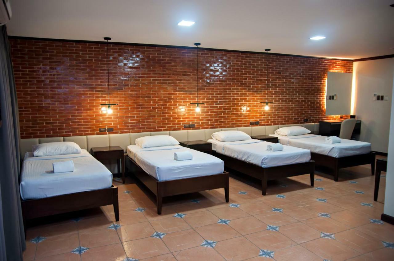 Vigan Plaza Hotel Esterno foto