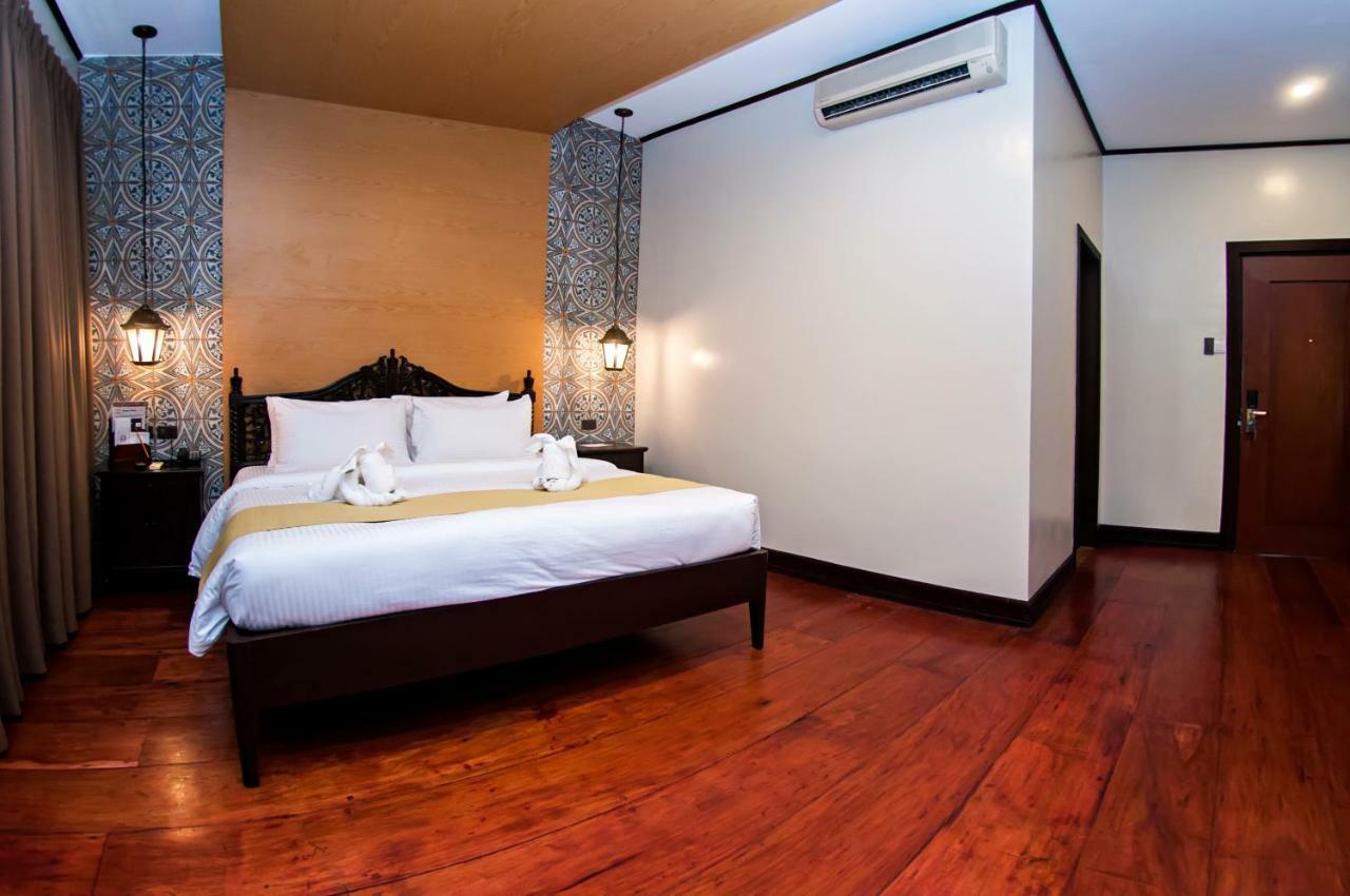 Vigan Plaza Hotel Esterno foto