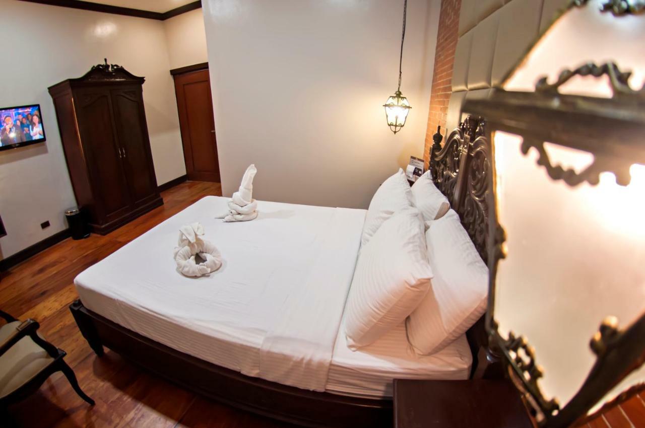 Vigan Plaza Hotel Esterno foto