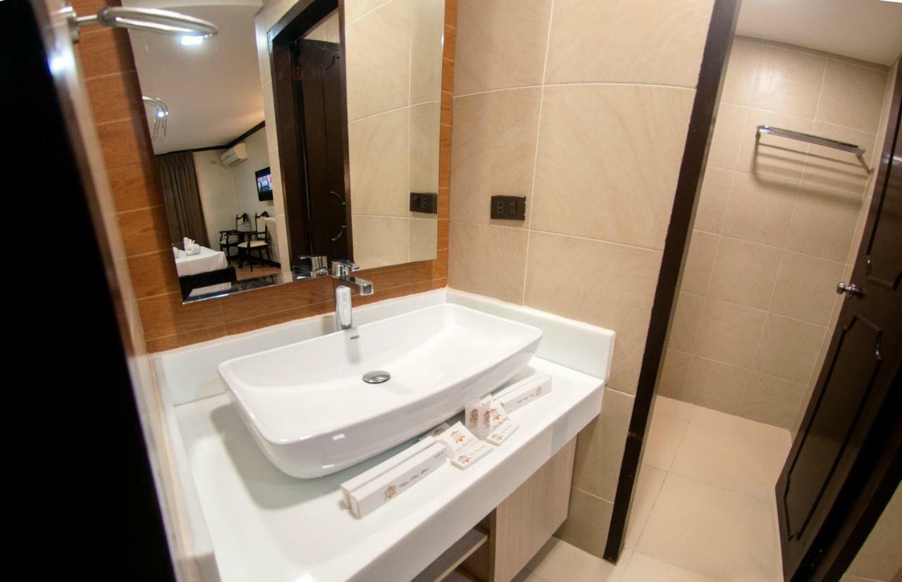 Vigan Plaza Hotel Esterno foto