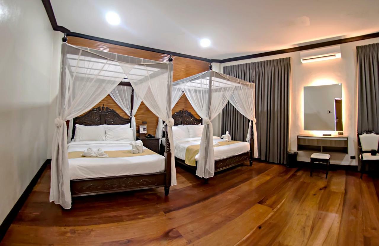 Vigan Plaza Hotel Esterno foto