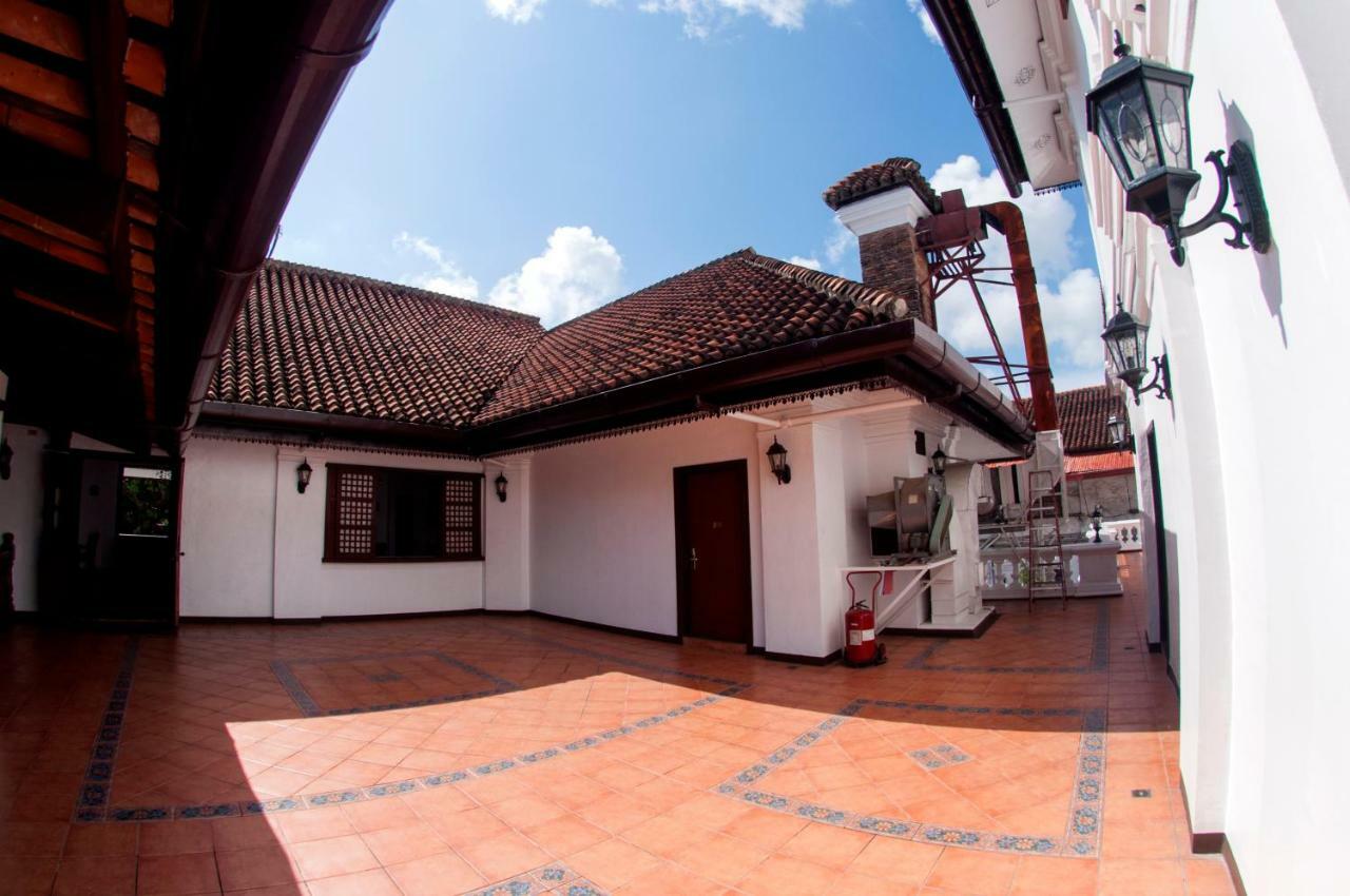 Vigan Plaza Hotel Esterno foto