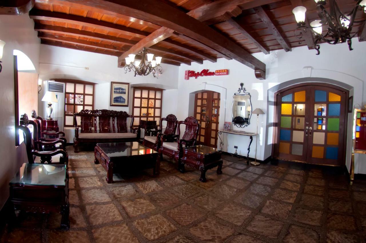 Vigan Plaza Hotel Esterno foto
